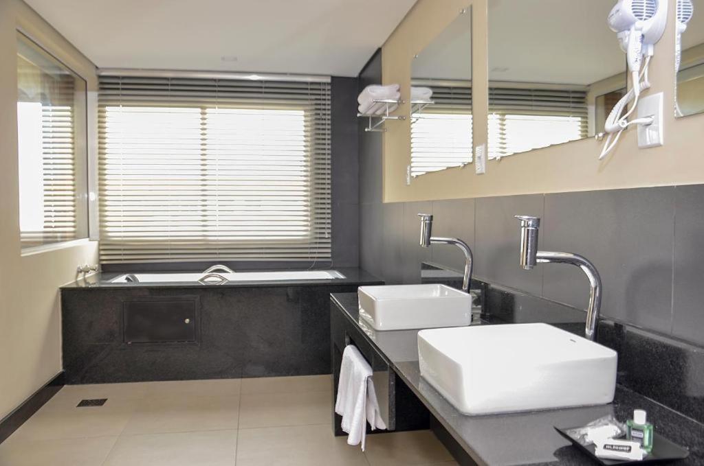 M Tower Hotel Pelotas Esterno foto